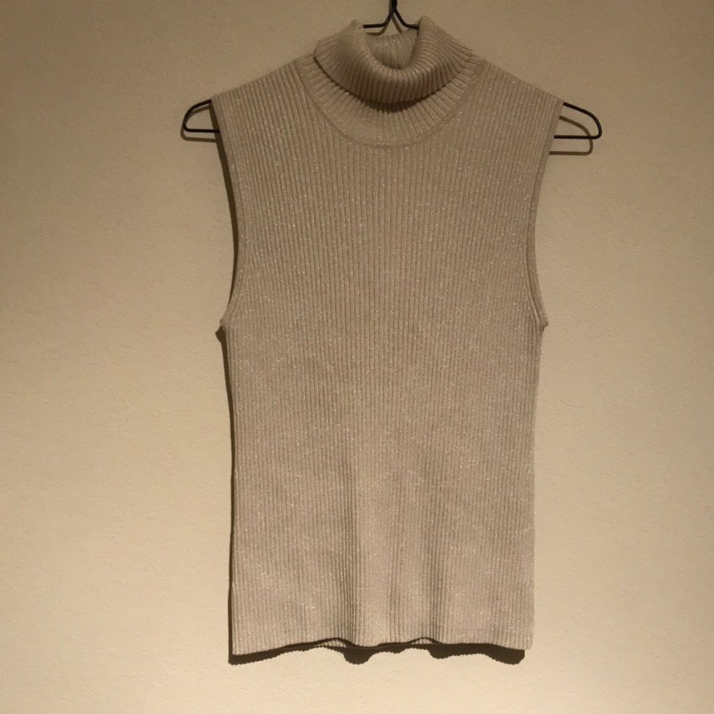 Gold highnecked shirt